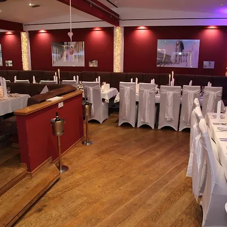 Malteser Komturei / Restaurant برجيش جلادباخ